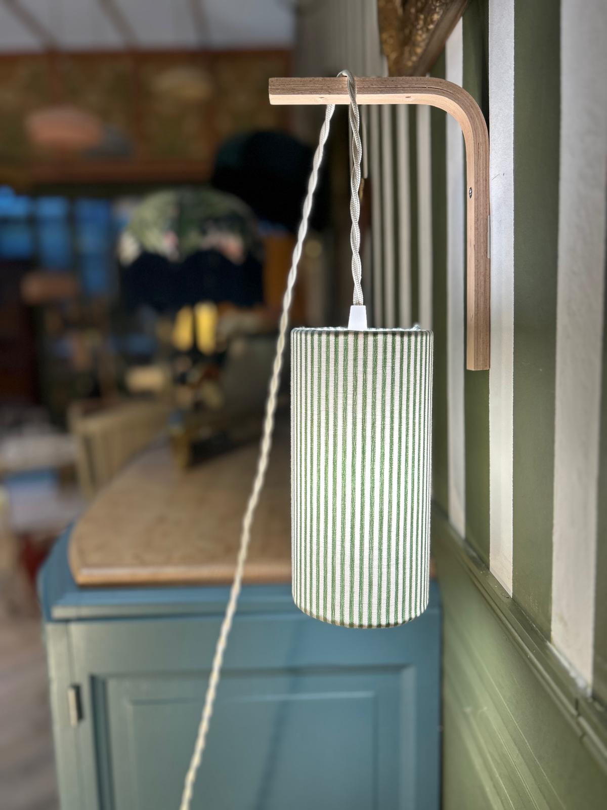 Lampe baladeuse rayée forme tube