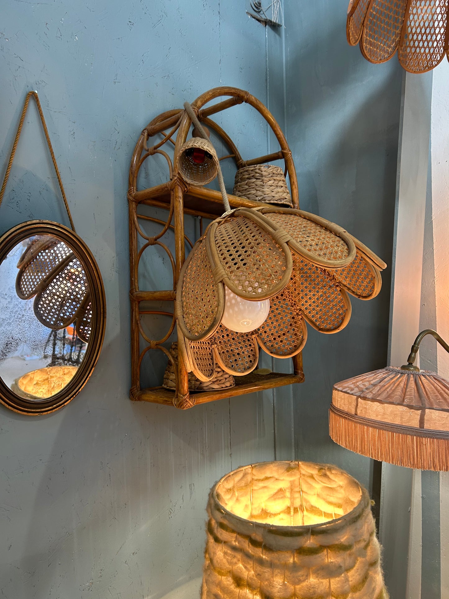 Lampe suspension en rotin et cannage vintage