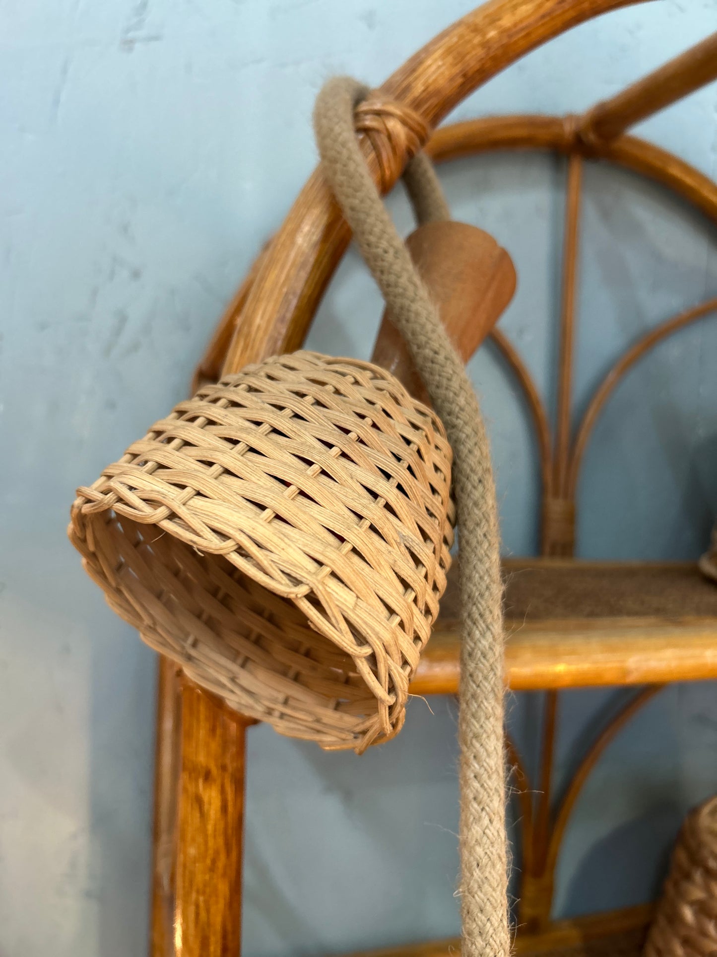 Lampe suspension en rotin et cannage vintage