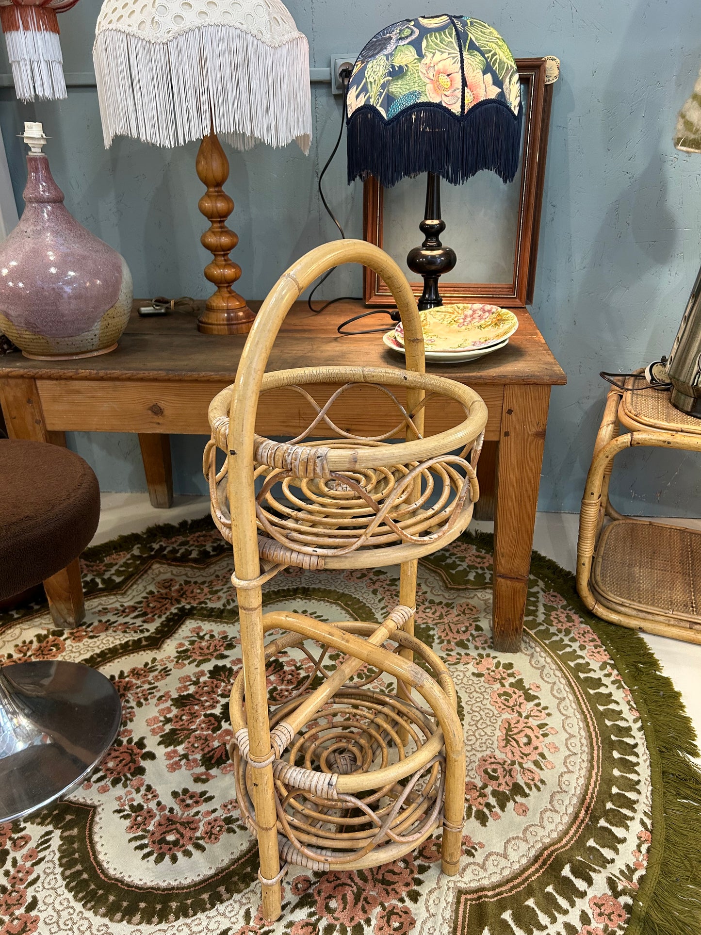 Desserte porte bouteilles en rotin vintage